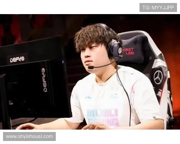 Bin带领上单崛起从英雄池到战术配合全面解析Bin的职业生涯与赛场表现